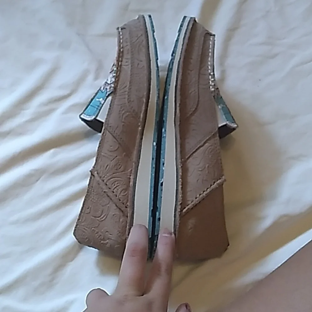 💥🌵💐Women's Ariat cruisers shoes color tan and peach size 7💥🌵💐 - Picture 4 of 8
